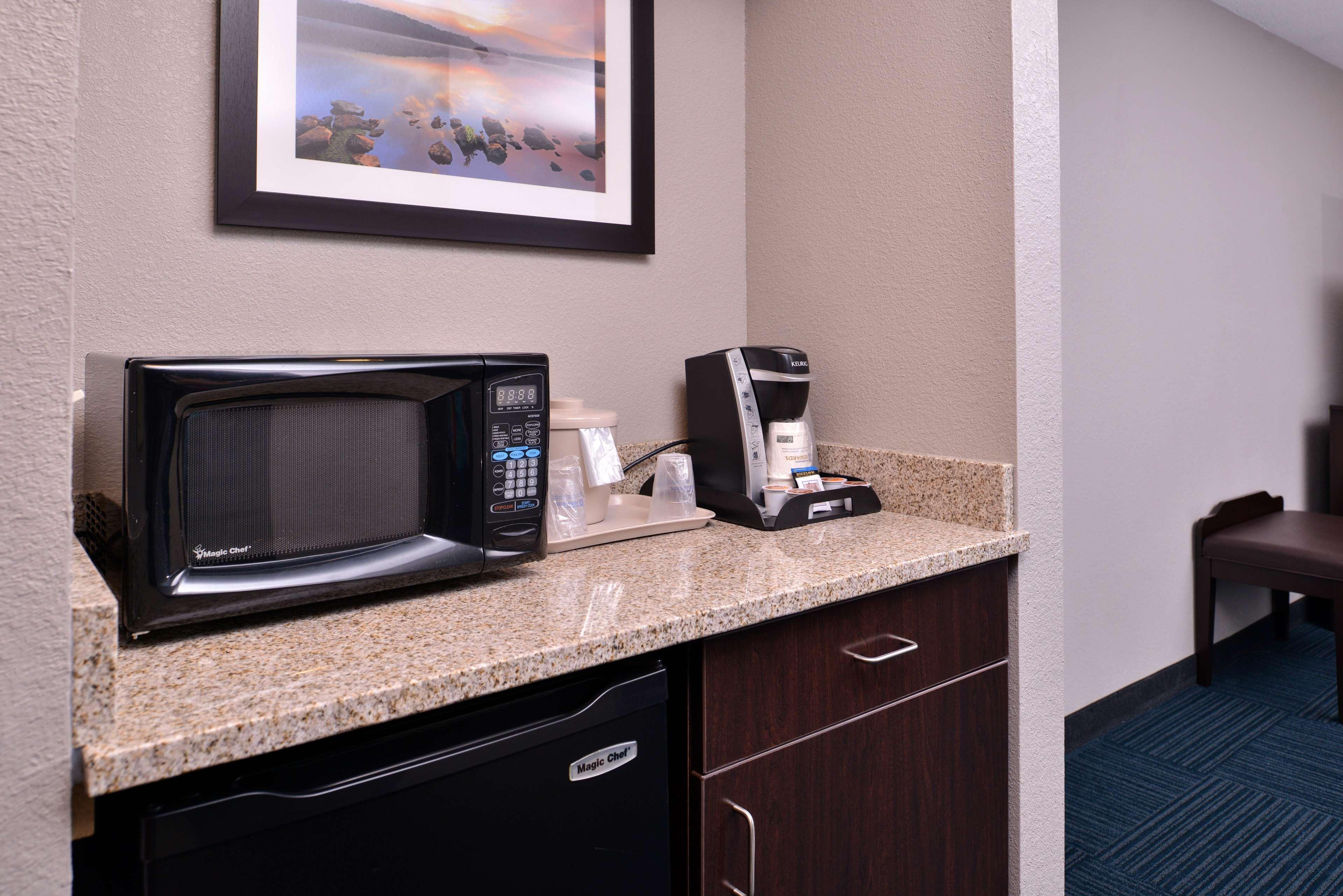 Best Western Hartford Hotel y Suites Exterior foto