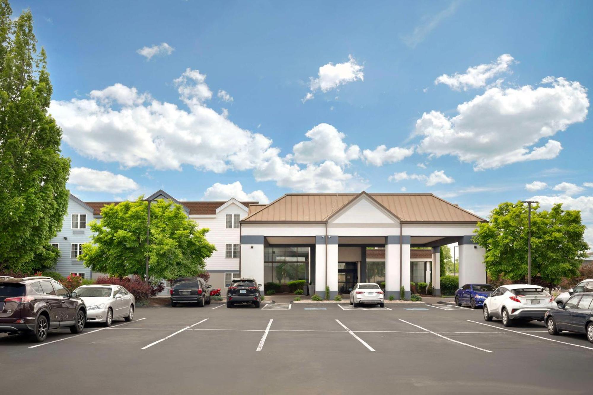 Best Western Hartford Hotel y Suites Exterior foto