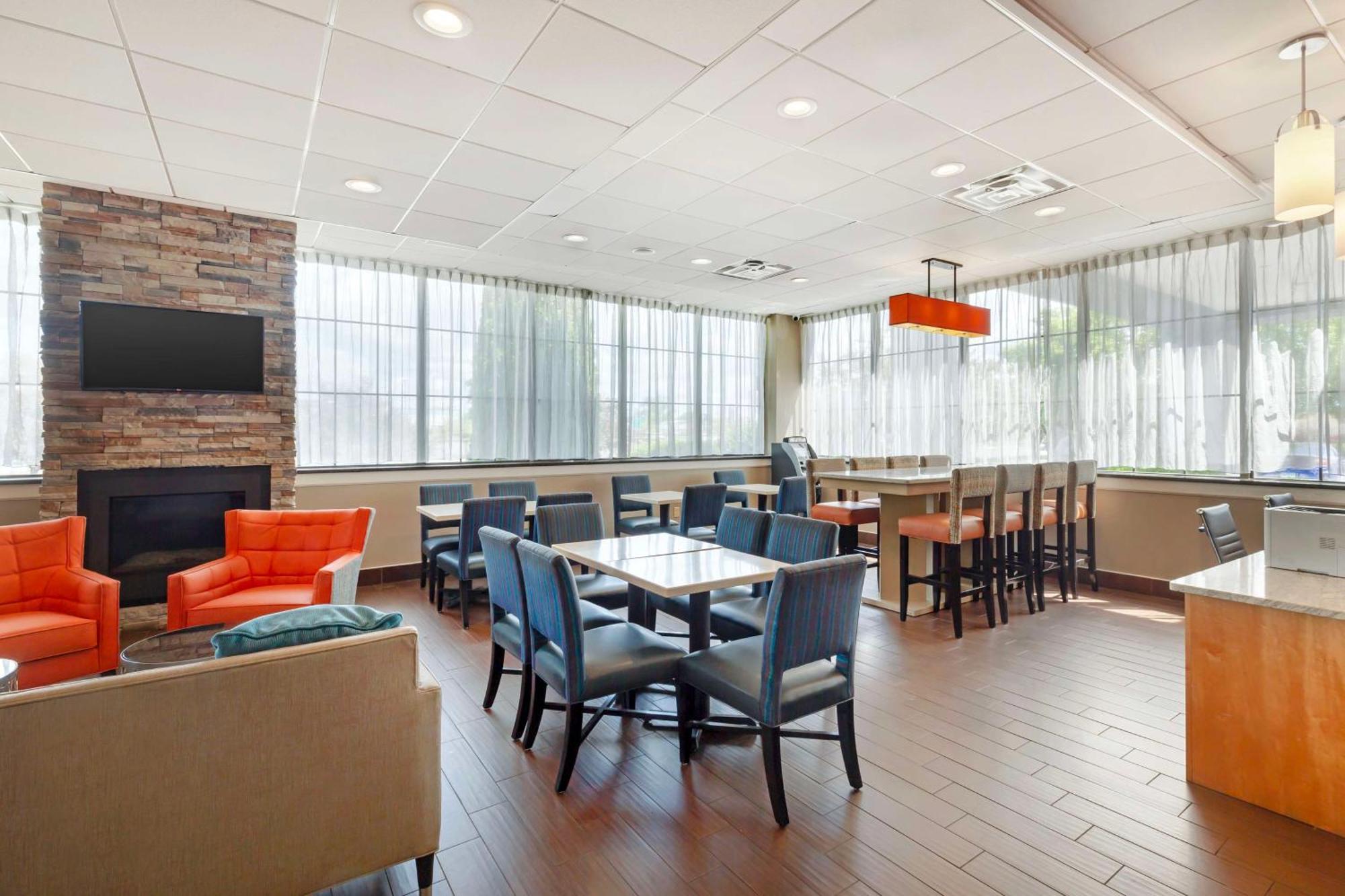 Best Western Hartford Hotel y Suites Exterior foto