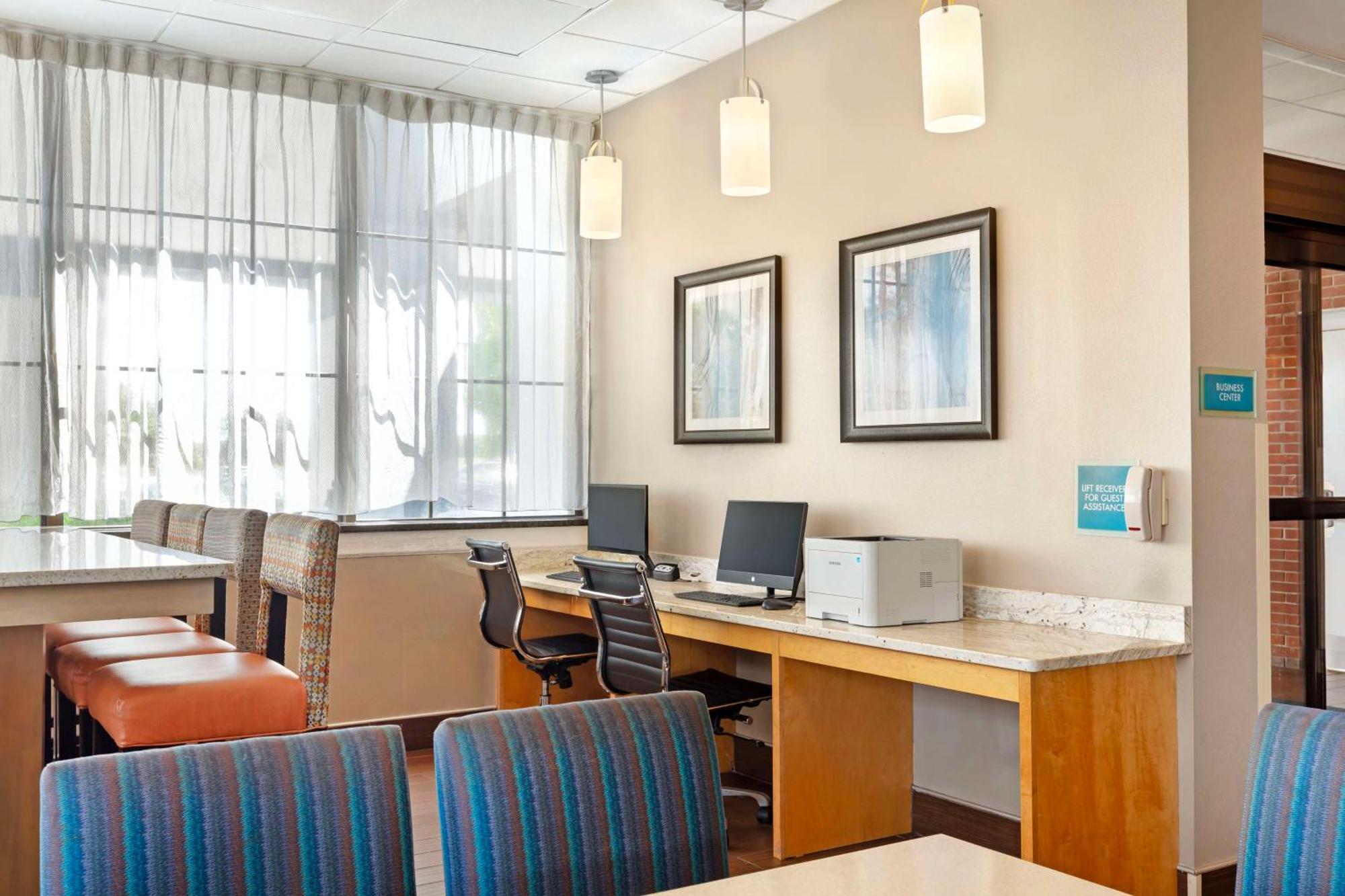 Best Western Hartford Hotel y Suites Exterior foto