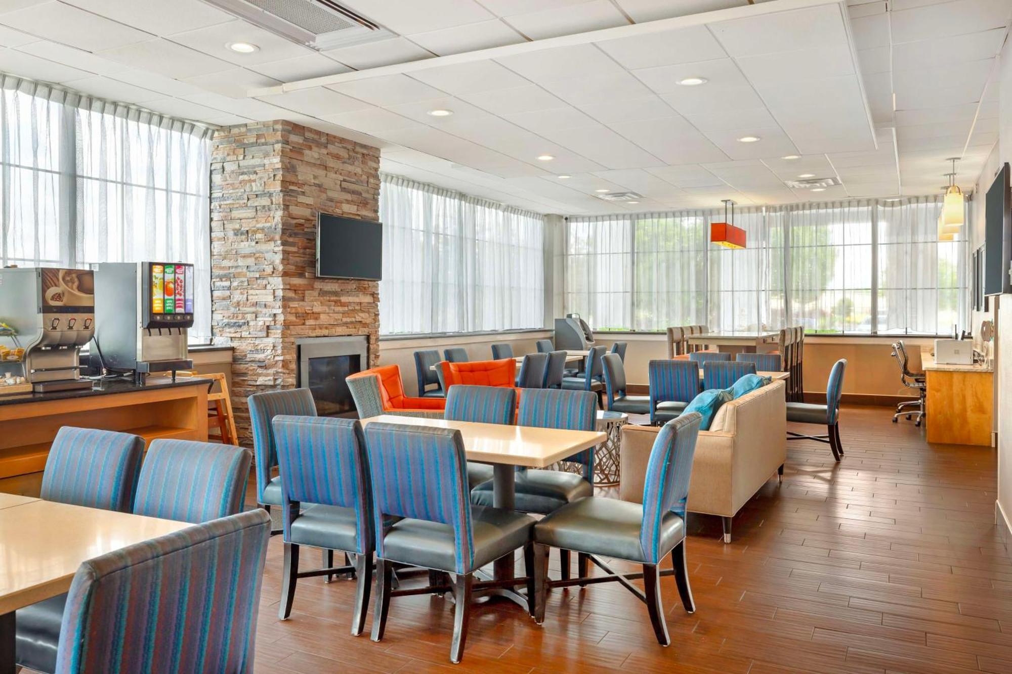 Best Western Hartford Hotel y Suites Exterior foto